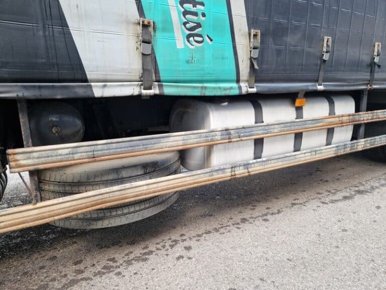 VOLVO FH 400 CURTAIN SIDE + LIFTGATE