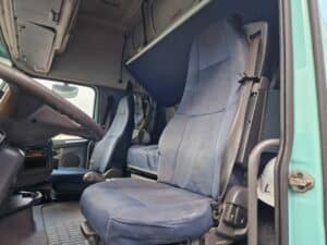 VOLVO FH 400 CURTAIN SIDE + LIFTGATE