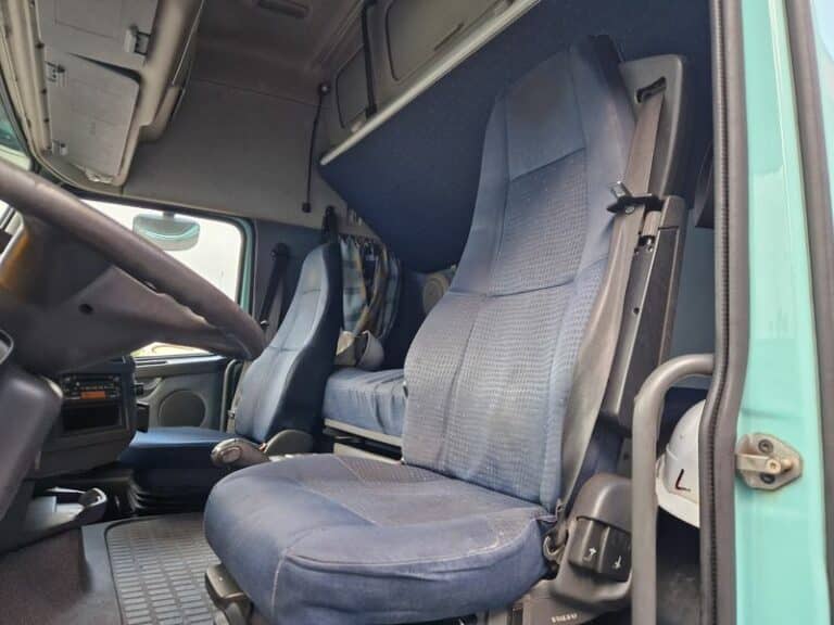 VOLVO FH 400 CURTAIN SIDE + LIFTGATE