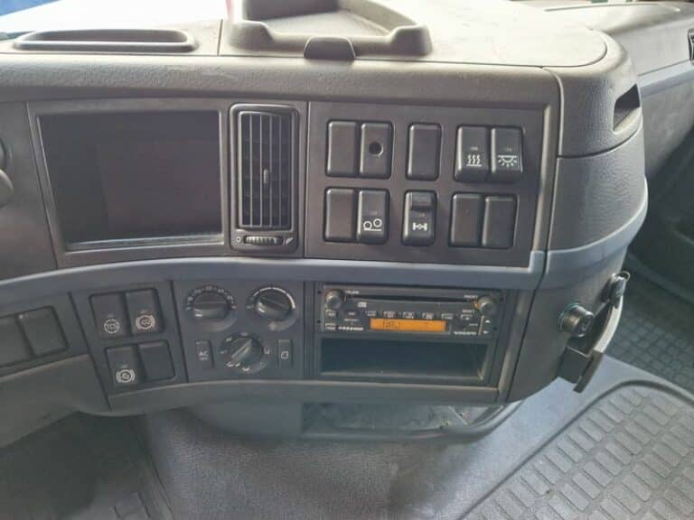 VOLVO FH 400 CURTAIN SIDE + LIFTGATE