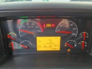 VOLVO FH 400 CURTAIN SIDE + LIFTGATE