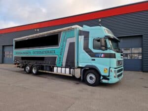 VOLVO FH 400 CURTAIN SIDE + LIFTGATE