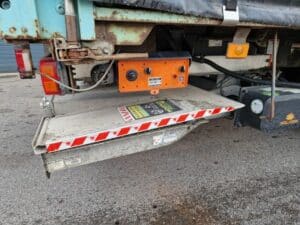 VOLVO FH 400 CURTAIN SIDE + LIFTGATE