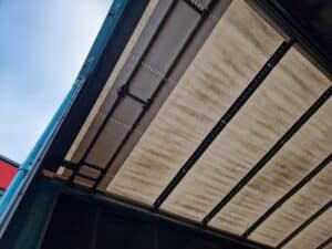 VOLVO FH 400 CURTAIN SIDE + LIFTGATE