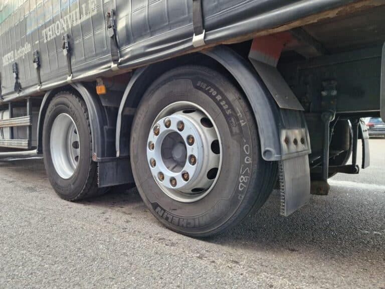 VOLVO FH 400 CURTAIN SIDE + LIFTGATE