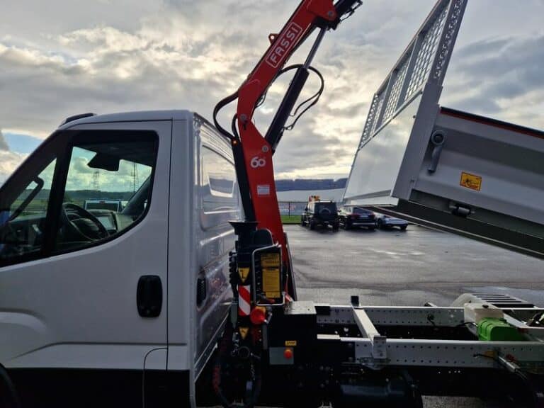 IVECO DAILY 35-160 TIPPER + REMOTE-CONTROLLED CRANE + HYDRAULICS