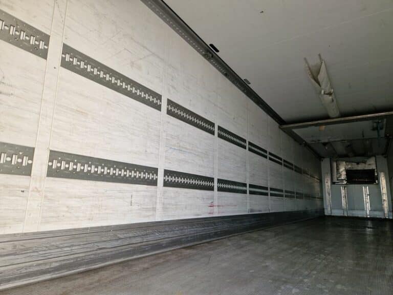 SCHMITZ FRIGORÍFICO + ELEVADOR