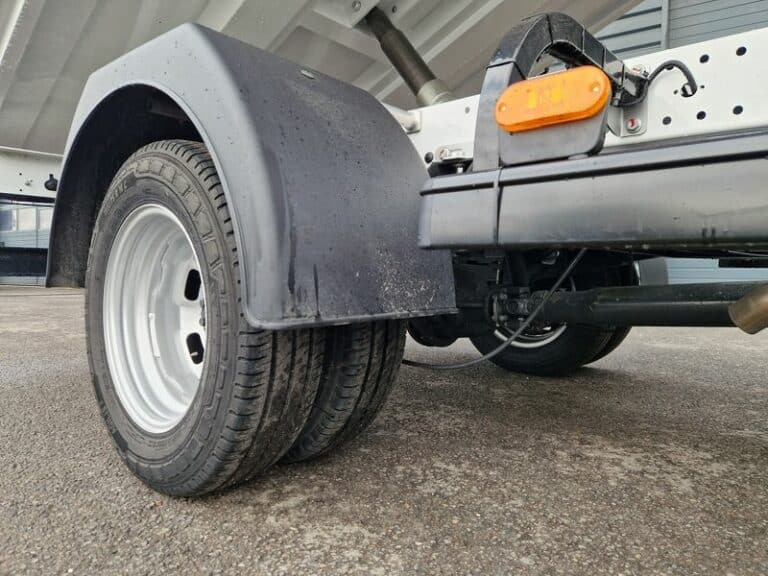 IVECO DAILY 35-160 TIPPER + REMOTE-CONTROLLED CRANE