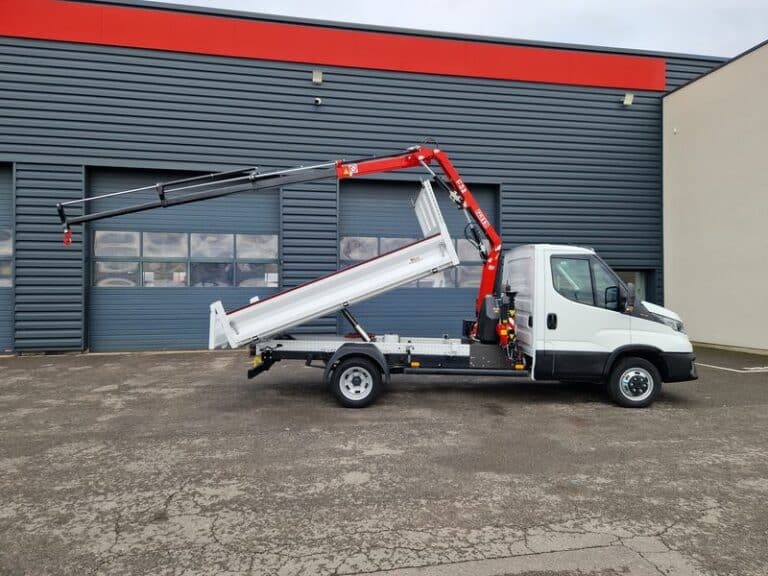 IVECO DAILY 35-160 TIPPER + REMOTE-CONTROLLED CRANE