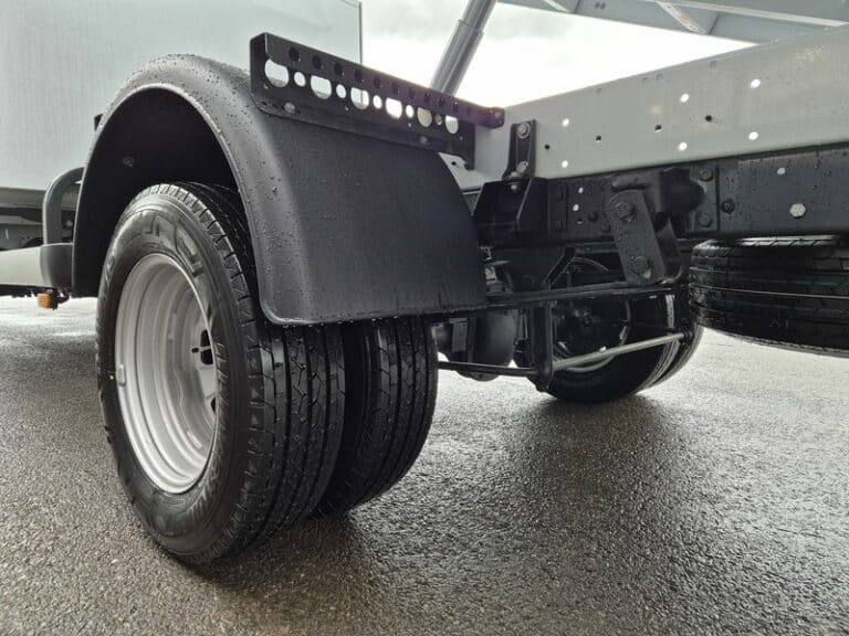 IVECO DAILY 35-180 BVA BENNE + COFFRE
