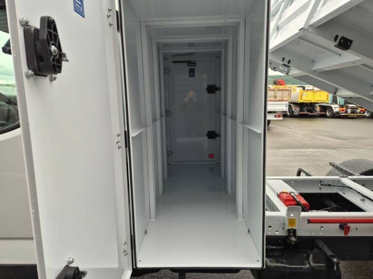 IVECO DAILY 35-180 BVA BENNE + COFFRE