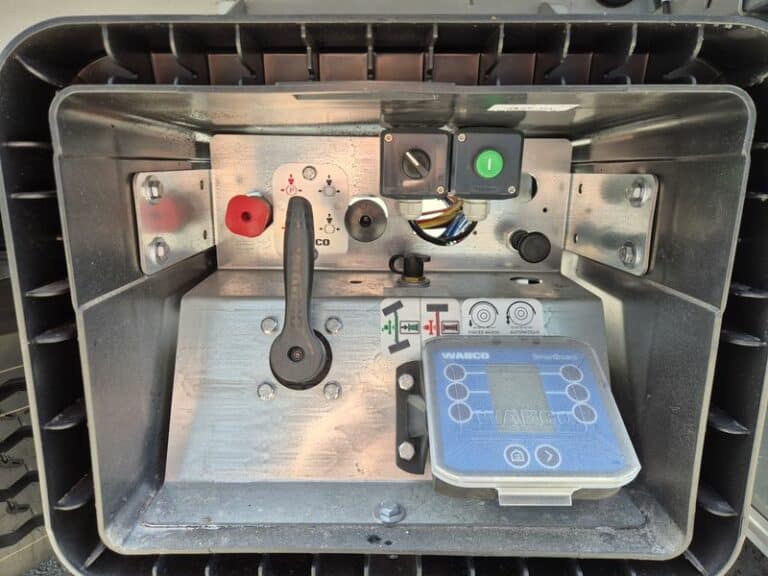 LECITRAILER PLATEAU TWISTLOCKS EXTENSIBLE