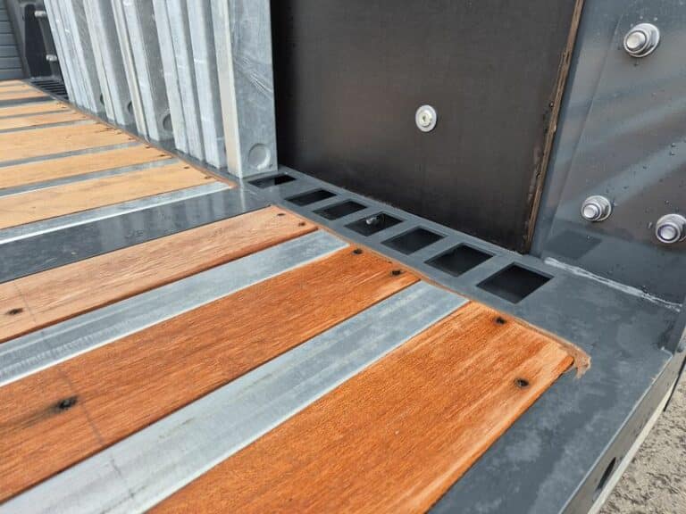 LECITRAILER PLATEAU TWISTLOCKS