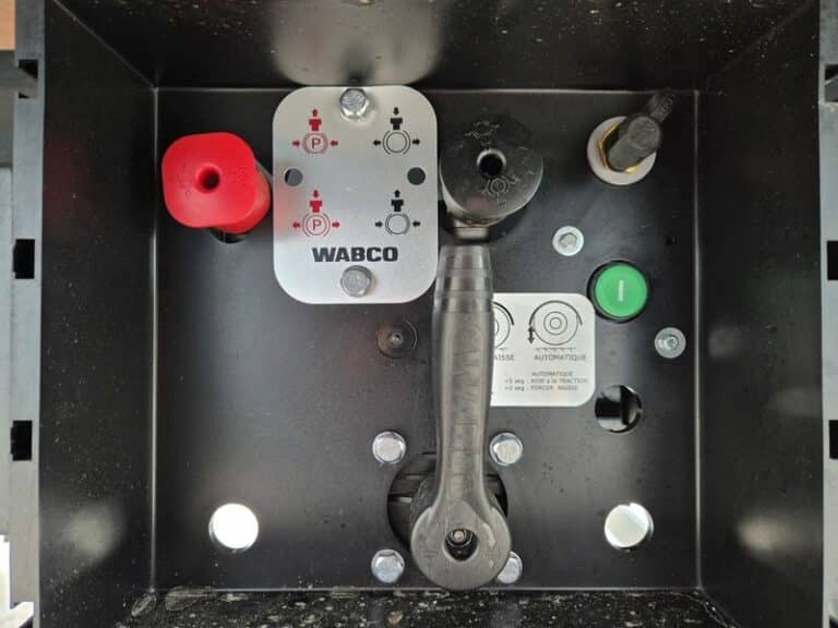 LECITRAILER PLATEAU TWISTLOCKS