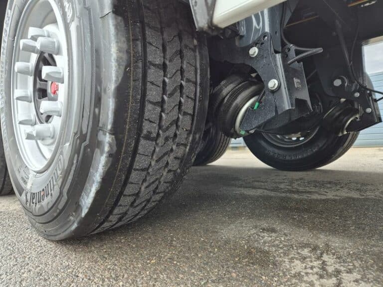 LECITRAILER PLATEAU TWISTLOCKS