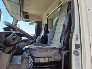 RENAULT MIDLUM 180 VAN A CHEVAUX