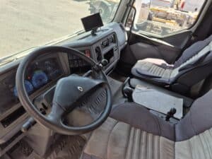 RENAULT MIDLUM 180 VAN A CHEVAUX