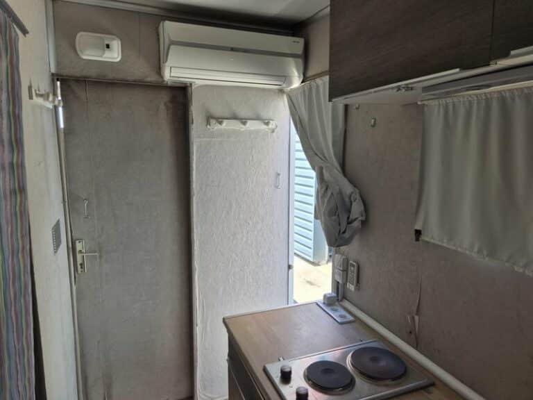 RENAULT MIDLUM 180 VAN A CHEVAUX