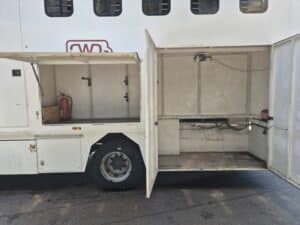 RENAULT MIDLUM 180 VAN A CHEVAUX