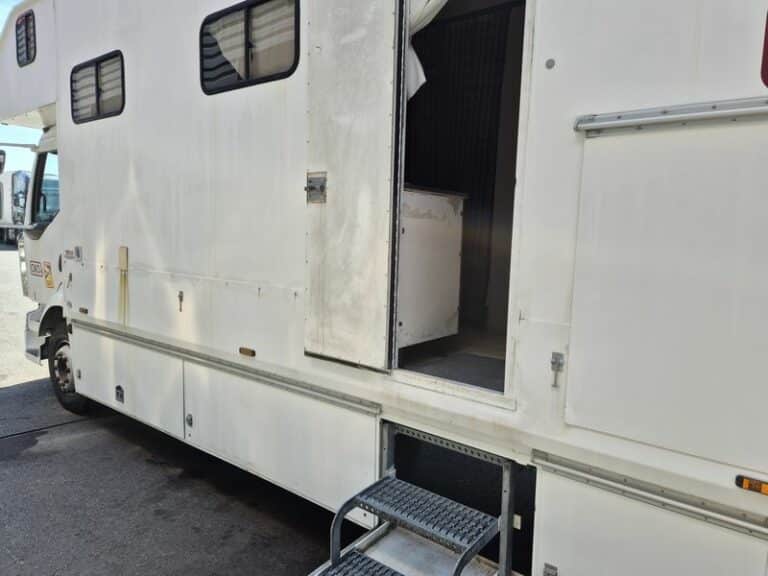 RENAULT MIDLUM 180 VAN A CHEVAUX