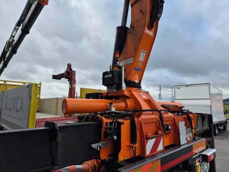 VOLVO FMX 460 PLATEAU + GRUE