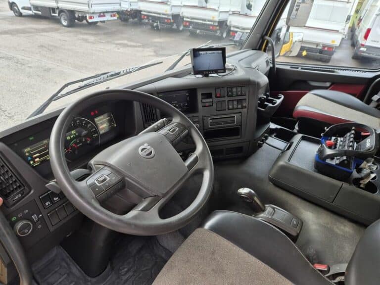 VOLVO FMX 460 PLATEAU + GRUE
