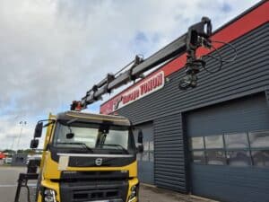 VOLVO FMX 460 PLATEAU + GRUE