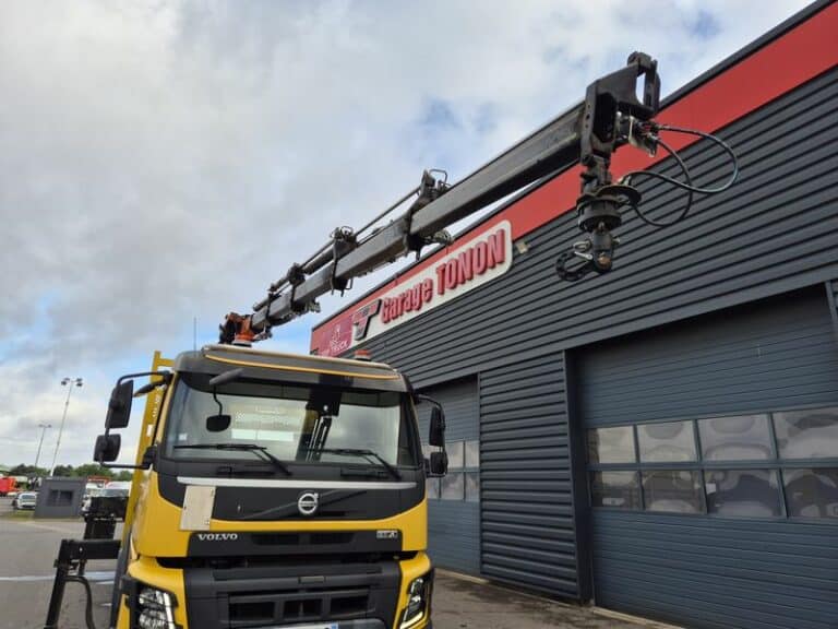VOLVO FMX 460 PLATEAU + GRUE
