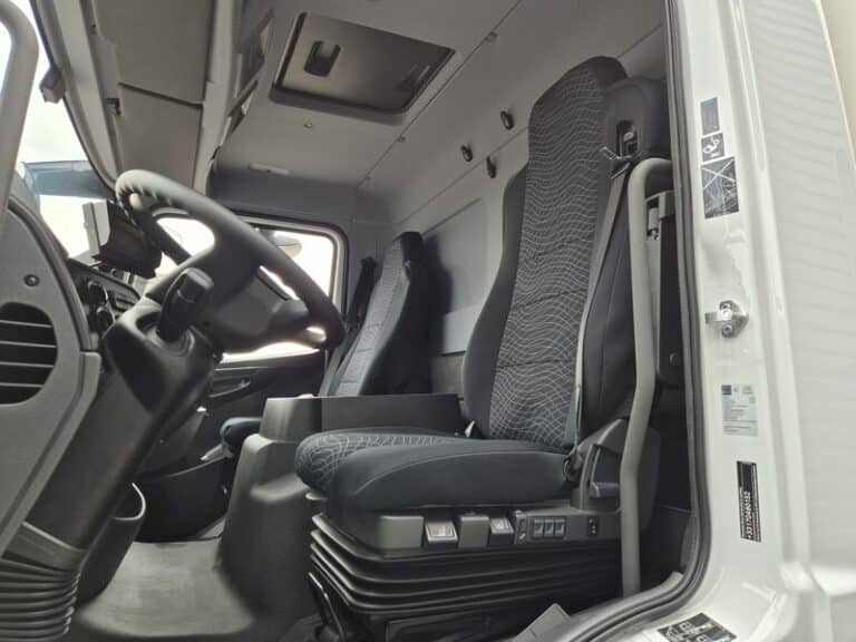 MERCEDES ATEGO 812 CAISSE + HAYON