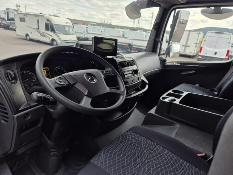 MERCEDES ATEGO 812 CAISSE + HAYON