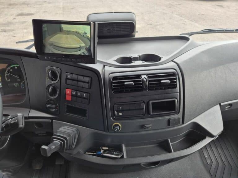 MERCEDES ATEGO 812 CAISSE + HAYON