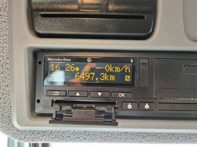 MERCEDES ATEGO 812 CAISSE + HAYON