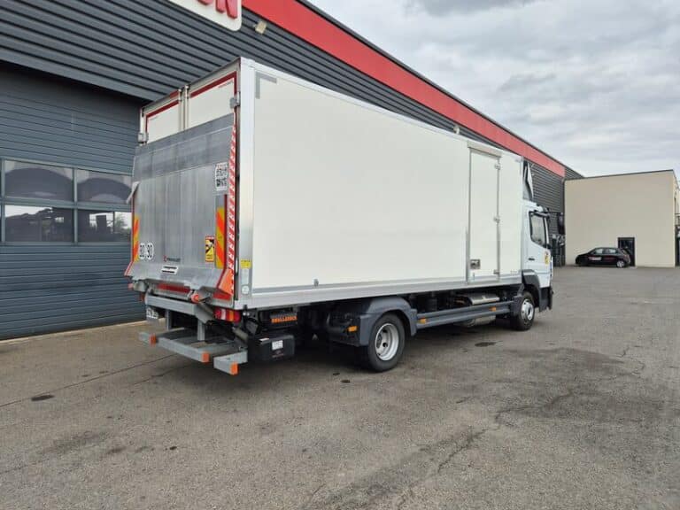 MERCEDES ATEGO 812 CAISSE + HAYON