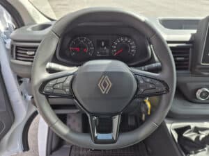 RENAULT TRAFIC L2H1 150 RED