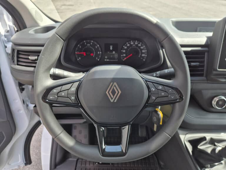 RENAULT TRAFIC L2H1 150 RED