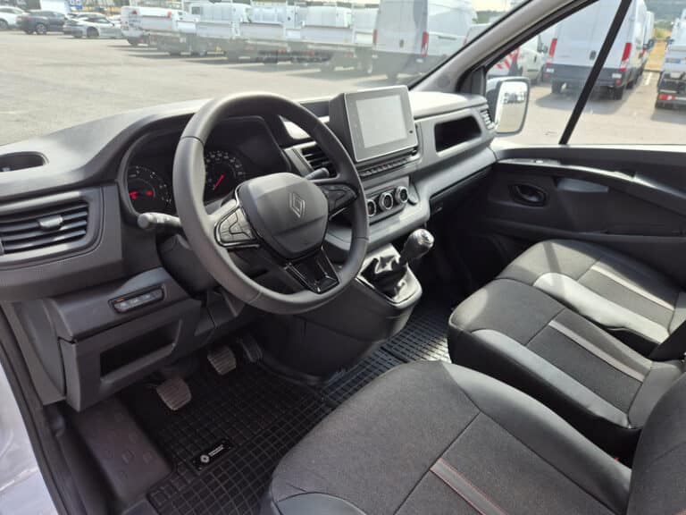RENAULT TRAFIC L2H1 150 RED