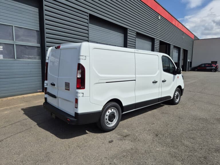 RENAULT TRAFIC L2H1 150 RED