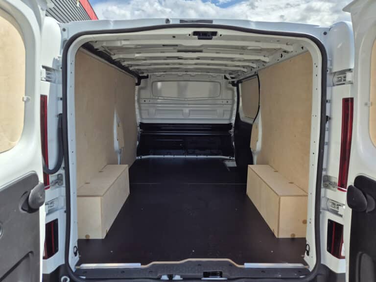 RENAULT TRAFIC L2H1 150 RED