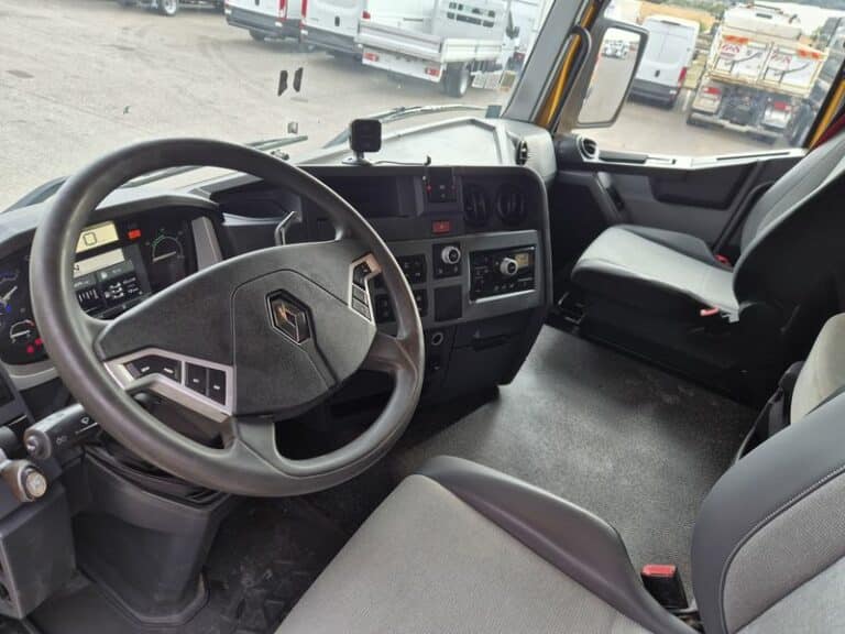 RENAULT C460