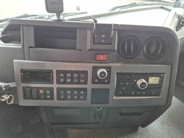 RENAULT C460
