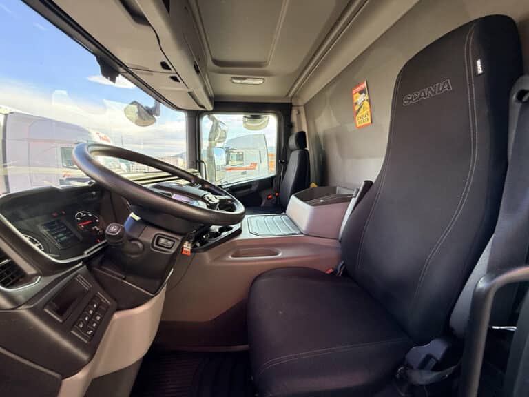 SCANIA P280 CITERNE HYDROCARBURES 14.000L